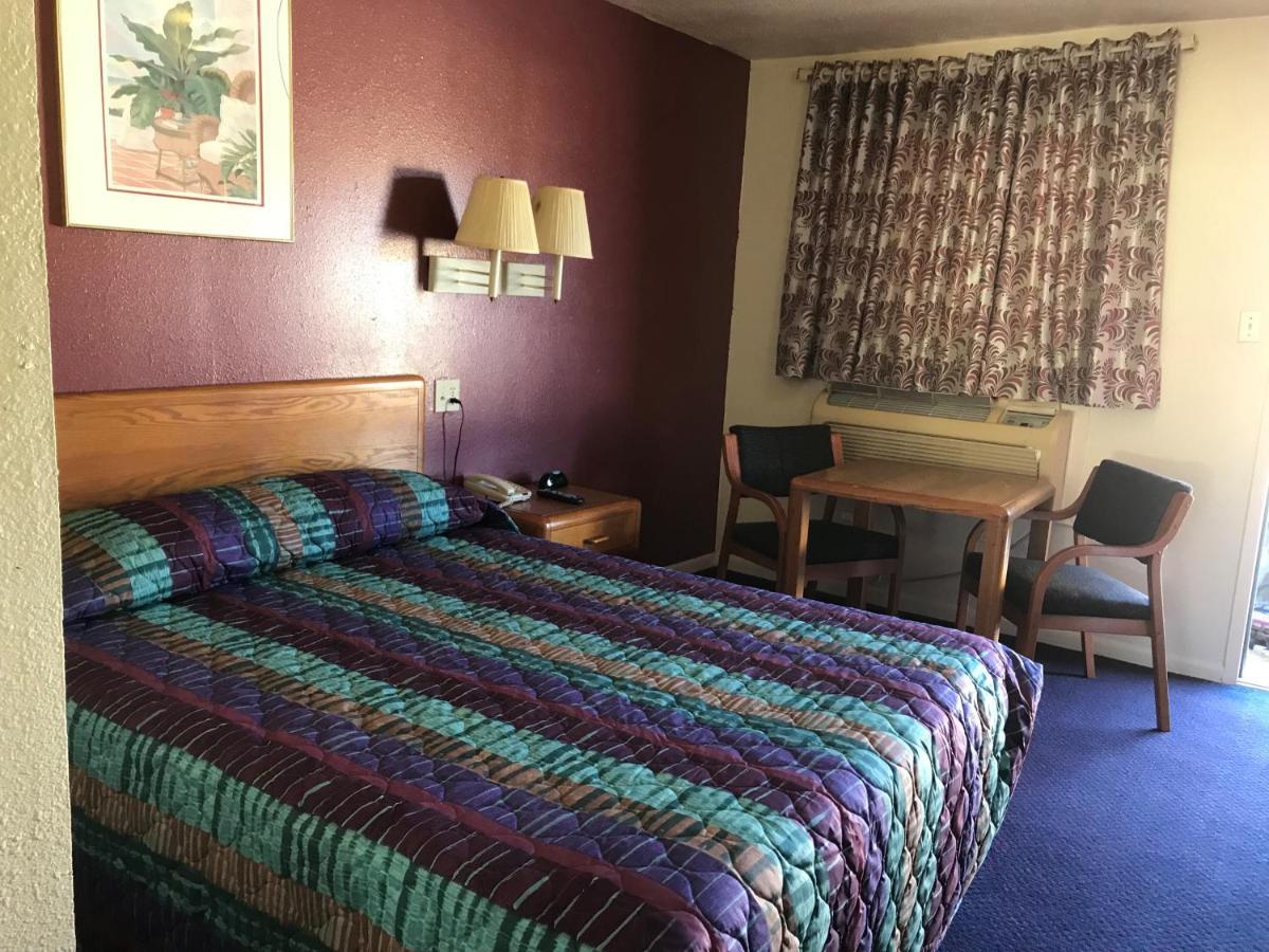 Luxury Inn George West Екстер'єр фото